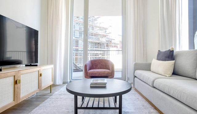 Upscale Charlottenburg 2BR near KaDeWe & Kurfürstendamm, by Blueground