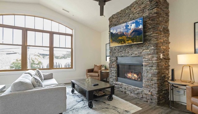 Upscale Condo in Downtown Blowing Rock
