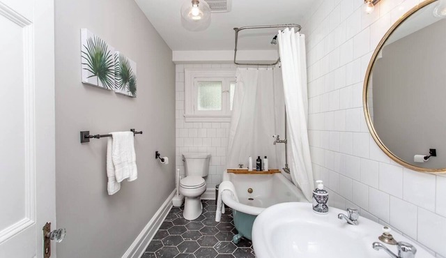 UPSCALE DOWNTOWN CHARM BY SHAW HIGH QUALITY BEDS