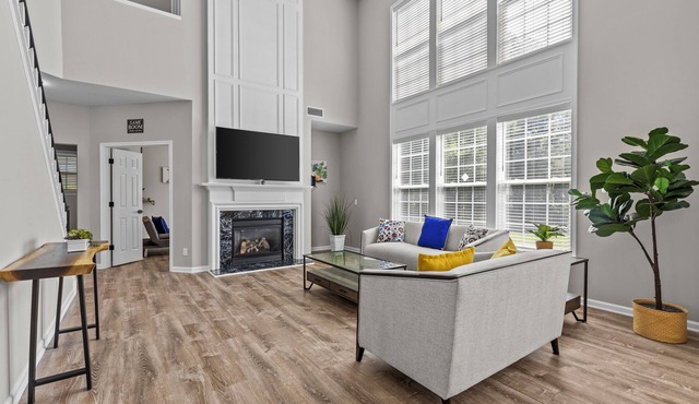 Upscale Family Home in Prime Reavencrest Location