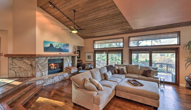 Upscale Flagstaff Country Club Home w/Mtn Views!
