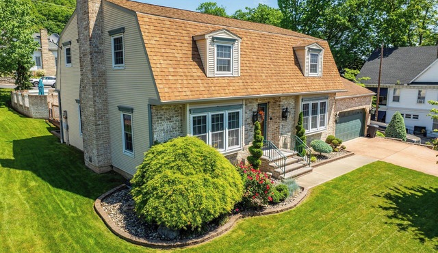 Upscale Home with Heated Inground Pool 15 mins to Knoebels; 5 Min to AOAA