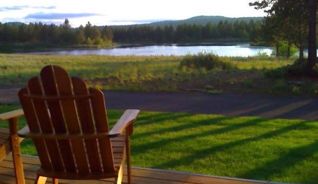 Upscale Lakefront Condo, Air Conditioning & Gas Fireplace