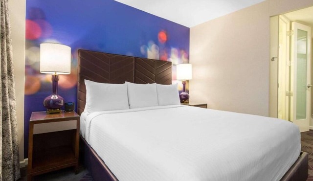 Upscale Living, Deluxe King, The Chicago Hotel Collection Magnificent Mile