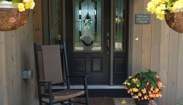 Upscale Loft Queen BR's in home with stunning Green Mountain & Adirondack views
