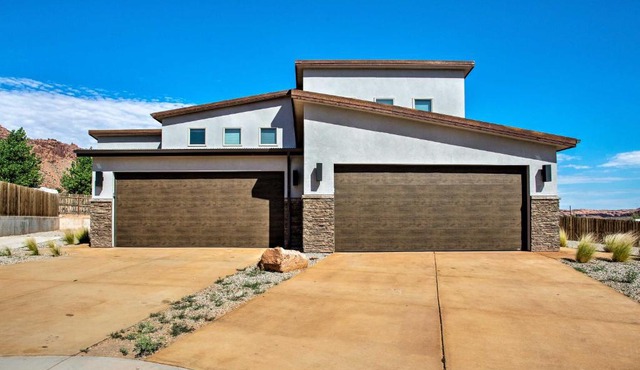 Upscale Moab Townhome w/Hot Tub: 20 Min to Arches