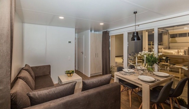 Upscale mobile home on Lake Murnersee with hot pot