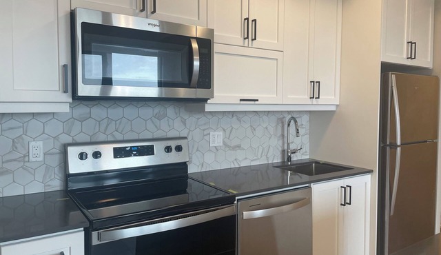 Upscale Modern 1 Bedroom on Oakville Mississauga Borders