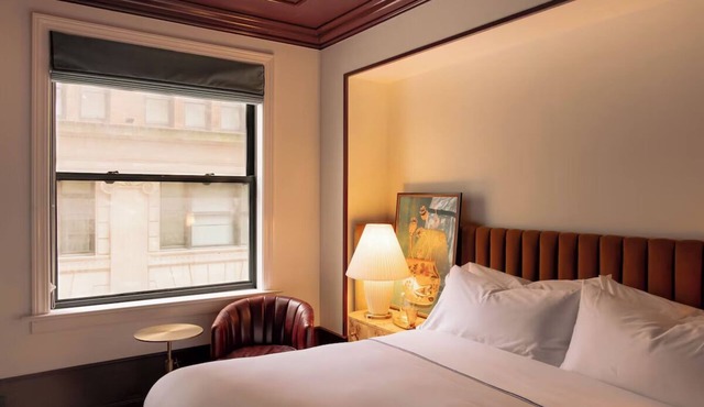 Upscale Room, Mere Moments from Cleveland's Convention and Arena District