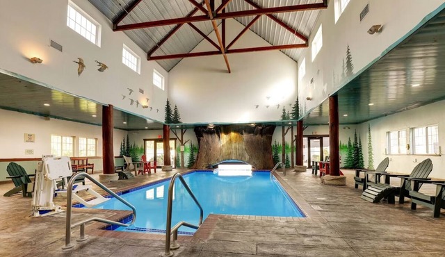 Upscale Stay in Johnston w/Whirlpool | 0.5 mi to De Rice Asian Cuisine