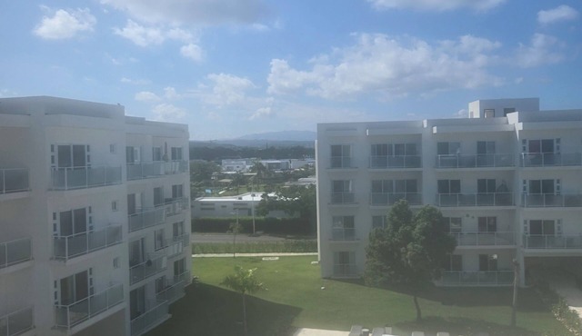 Upscale Studio Apartment in 24 hour Gated Community with Beach and Restaurants
