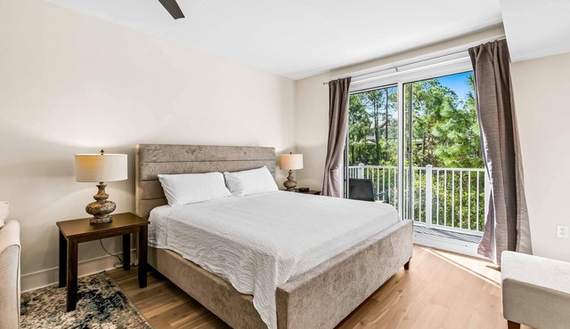 Upscale studio at The Village of Baytowne Wharf with AC, pool, hot tub & gym