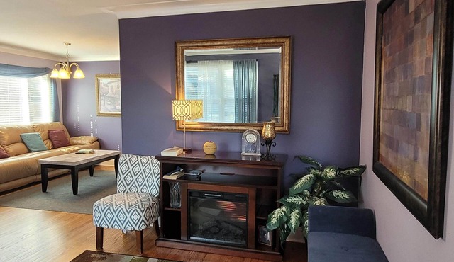 Upscale Suite in Home by Chicago Hospitals/Dining -1200 sqft Suite