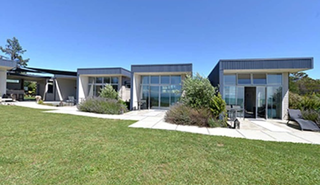 Upscale Vacation Rental with Views of Mount Arthur in New Zealand