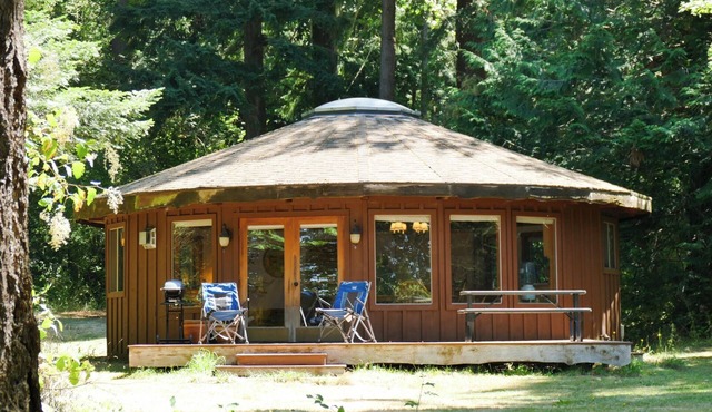 Upscale Yurt/Sauna/Pet Friendly/Water View/FP, close to beach