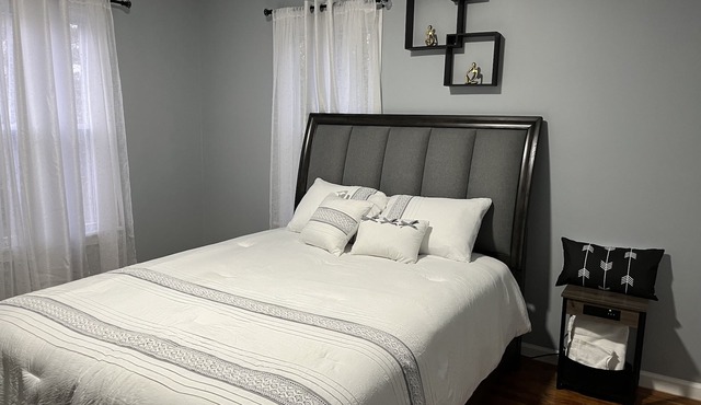 Upscaled Quiet Neighborhood- Modern 3 BDRM