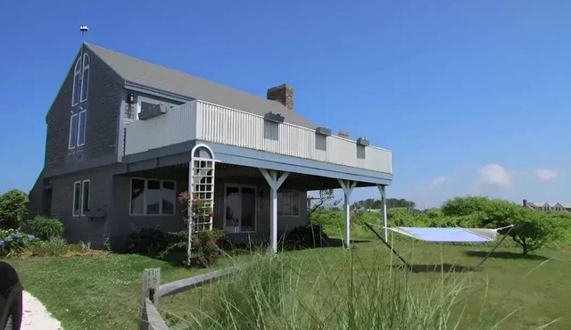 Upside down style house with spectacular ocean views