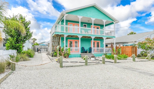 Upstairs Unit Beach House, Steps to Beach, Heated Pool, Walk to Restaurants, $300 in Free Tickets!