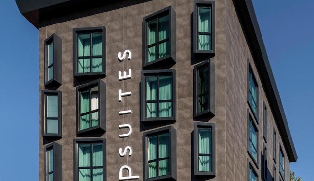 Upsuites Hotel