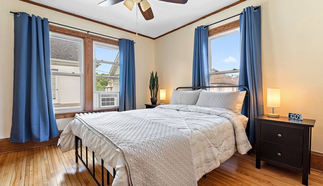 Uptown Classic 5BR Comfort Near Lake Path