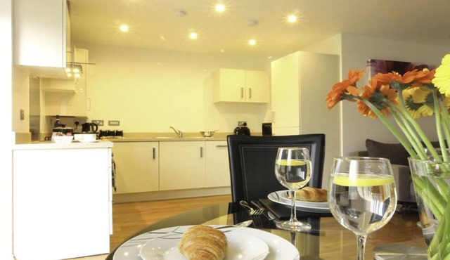 Ur City Pad - The Cambridge Whole 2 Bedroom Apartment