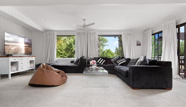 "Uralla" Lovely house with pool