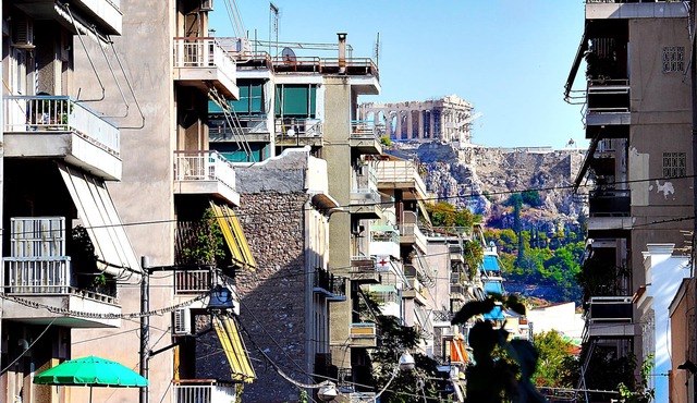 Urban Art Experience with Acropolis View