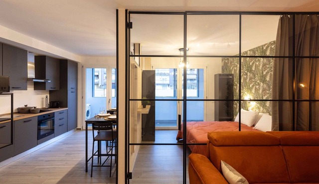 Urban Chic 2 Luxury Suites Apartment