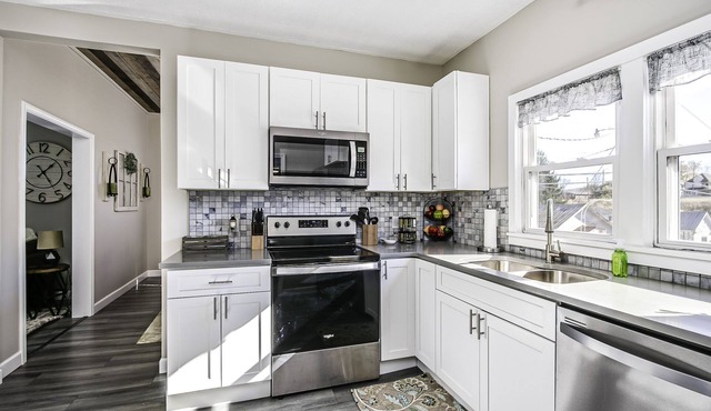 Urban Elegance: Discover Your Perfect Retreat in Vibrant Downtown Bristol!