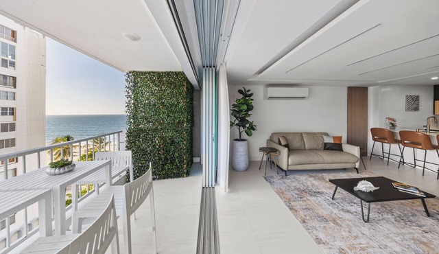 Urban Oceanfront Condo, King Bed, Battery Back-up, 2 Pools, Free Parking