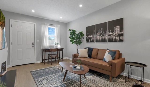 Urban Townhouse Near Downtown | 2BR + W/D