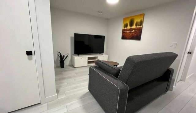 Urbane Haven: Entire Basement Suite