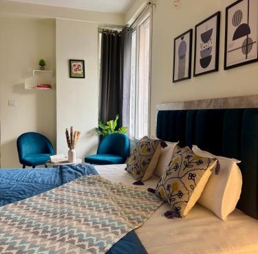 UrbanHive Private Studio Near WTP & Airport
