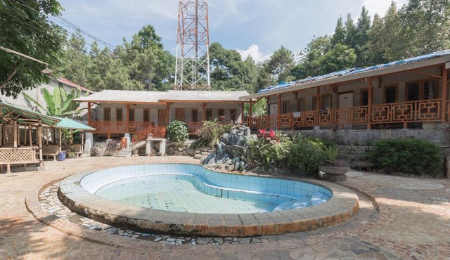 Urbanview Hotel D'Pineapple Villa Ciater by RedDoorz
