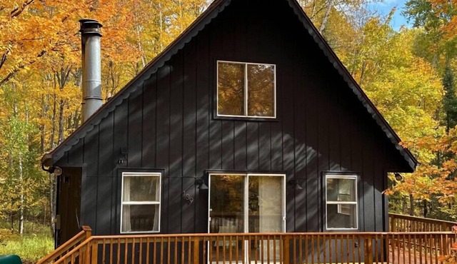 URSA LODGE Ski Chalet