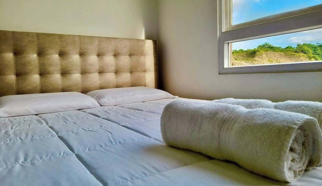 US Consulate! Spacious Apartment with Parking