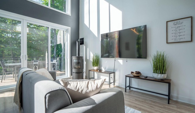 Utopia Tremblant - Modern Mountain Home