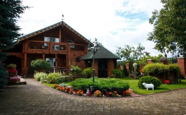 Uyut House