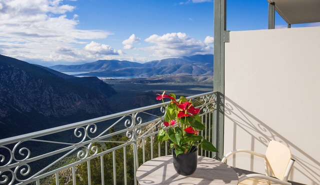 V Hotel Delphi