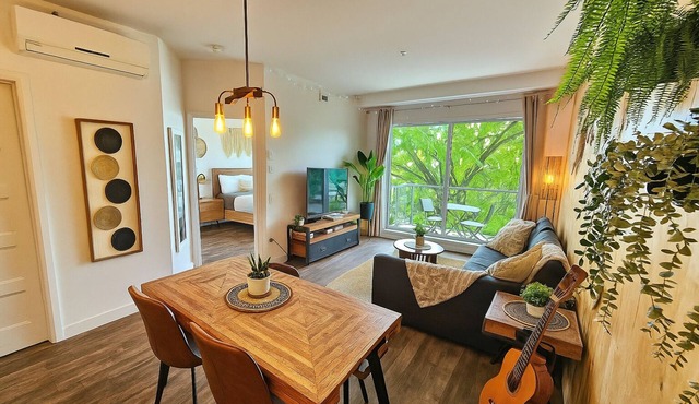 V.I.P Stay - Downtown with Free Indoor Parking