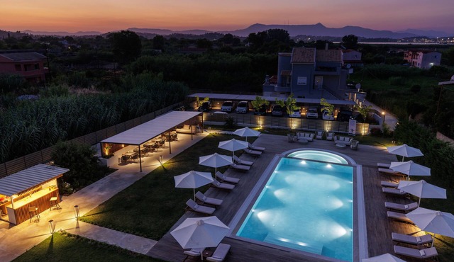 V Luxury Suites