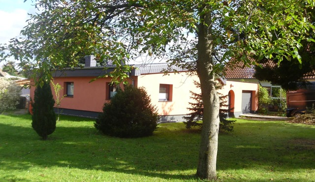 Vacation home with garden 20 minutes to the city of Berlin