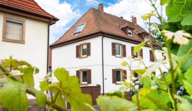 Vacation home under Hambach Castle - Holiday home Weinstraße 304