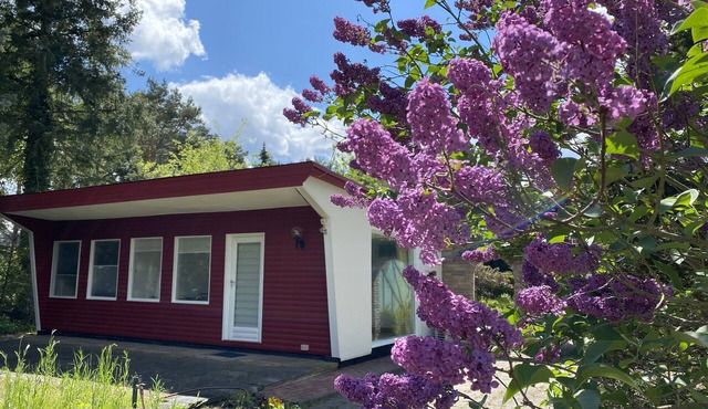Vacation home with large garden and sun terrace, bathing lakes nearby