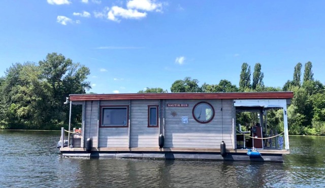 Vacation on the Havel houseboat "NautikHus"