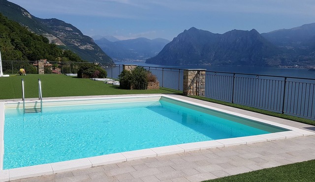 Vacation apartment with wonderful panoramic lake view, 2 terraces, pool, parking lot