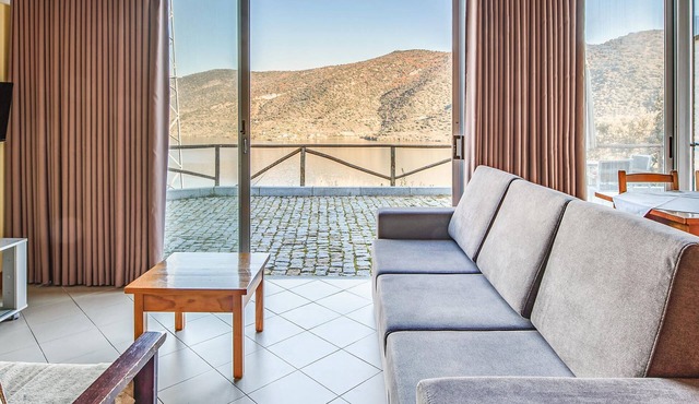 Vacation apartment for two people with impressive views of the picturesque Douro River.
