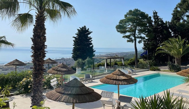 Vacation apartment/apartment for 4 guests with 68m² in Capodarco (165930)
