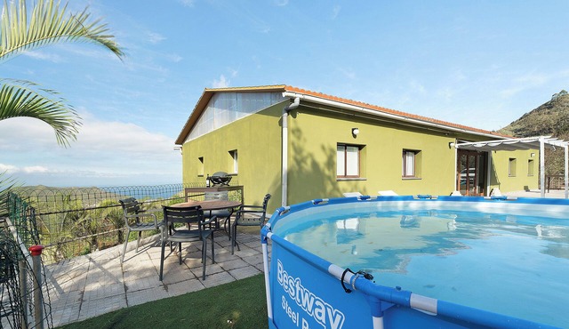 Vacation Apartment 'Casa Lomo El Aire Laurel' with Sea View, Shared Pool and Wi-Fi
