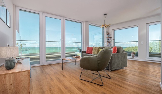 Vacation apartment with exclusive sea view